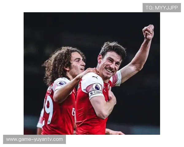 足球球星背身头像中的女孩展现独特风采与力量感的艺术表现